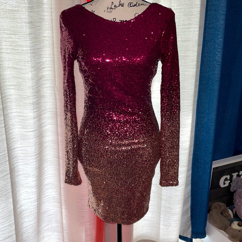 NWOT Sequin body con long sleeve mini dress.